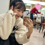 Suzu Yamanouchi Instagram - メイクさんもピースしてくれた✌️
