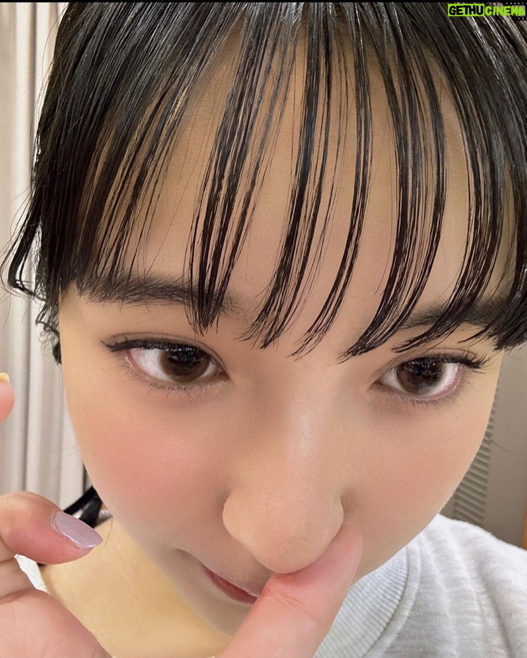 Suzu Yamanouchi - 8.8K Likes - 山之内がイメージモデルをさせていただいているベルミー( @belleme.official )が1周年を迎えました!!!!!!!🫶
ほんとにこの1年毎日つけていたベルミー、まだ試してない人、いないですよね、、?😳
今回改めて5色の山之内的感想述べていきます!!
自分に合う色をぜひ選んでみてね!
ヘーゼルリング
ナチュラルなのに目がクリッとはっきりする個人的イチオシカラー!!!
どんな服装にも合う、というか元々この色だった気さえする。ってくらい馴染む🫶
ティアーブラウン
いっちばんナチュラル!!
なのに目がうるっと輝くからすっぴんでも違和感ないしとにかくおめめちゅるちゅるになります!!
ピーチブラウン
可愛いお洋服だったり雰囲気柔らかくしたいときはこれがいちおし!!!
山之内は黒目まっくろなんやけど、ナチュラルに色素薄く見えてすごく好き
オリーブブラウン
真っ黒お目目でも馴染みやすいオリーブカラー!!
かっこいい服装の時とかはオリーブブラウンつけるとよりオシャレ度あがってすき
ベルブラウン
1番茶色くなる!!
明るい印象になる気がする、夏はカラフルなお洋服着たくなるからよりベルブラウンが映えるなー!
#ベルミー #belleme #カラコン #カラコンレポ #ナチュラルカラコン #pr
―――
※装用時の見え方には個人差があります
※個人の感想です
販売名:SPワンデー H-UVC
承認番号:22900BZX00423000
―――