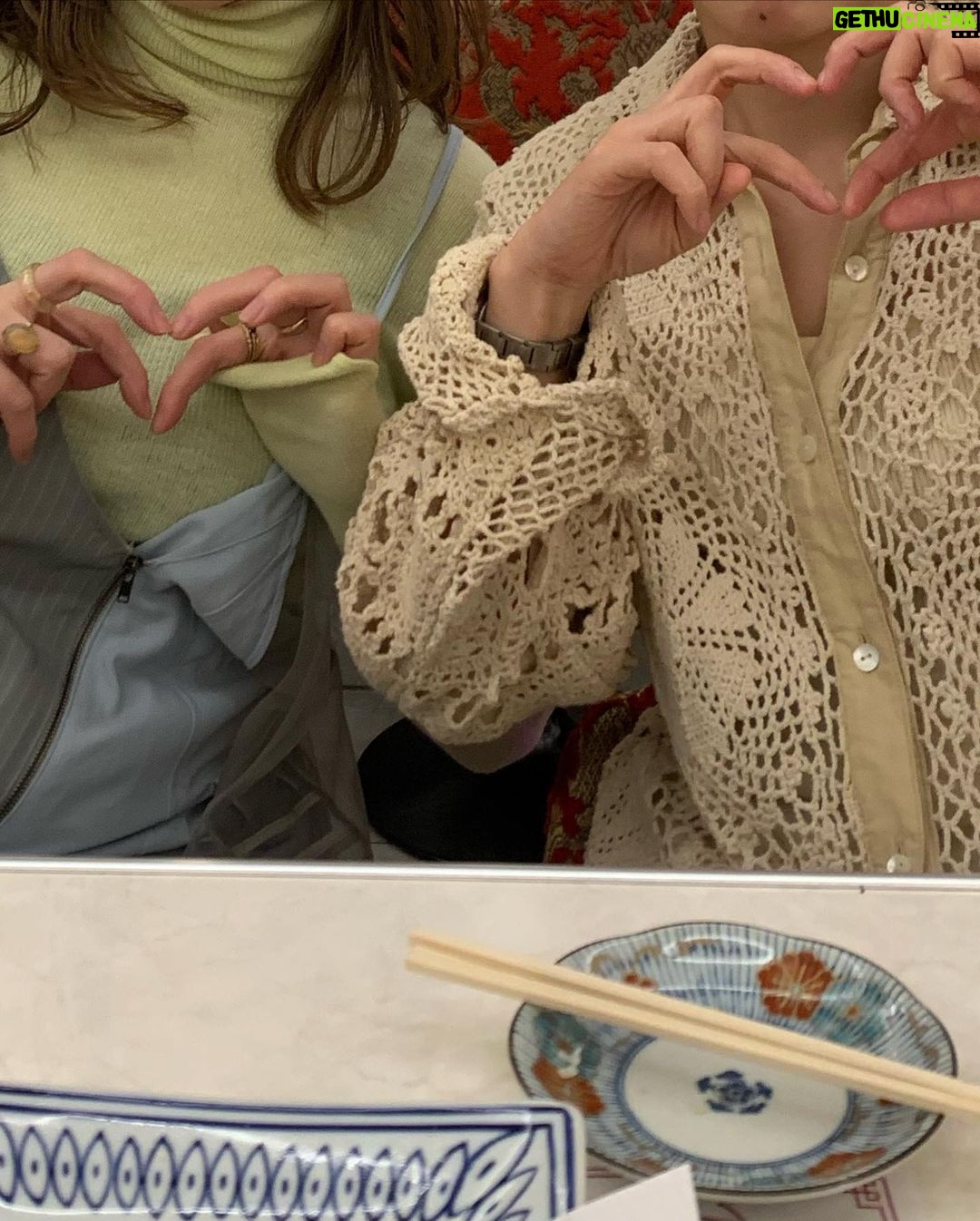Suzu Yamanouchi - 8.8K Likes - いつもお世話になってるチーム山之内でお疲れ様会😚
来年もよろしくおねがいします大好き👀🖤