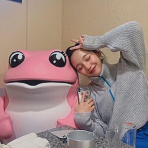Suzu Yamanouchi Instagram - いつもお世話になってるチーム山之内でお疲れ様会😚
来年もよろしくおねがいします大好き👀🖤