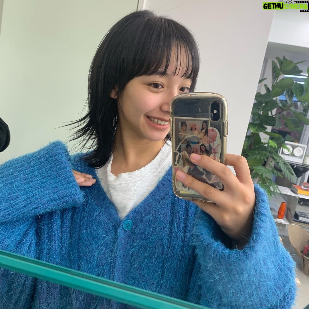 Suzu Yamanouchi - 7.6K Likes - お仕事早く終わったのでエステ行って美容院行って激混みのデパ地下で好きなお惣菜買い放題してせっかくやし安いのでいいからシャンパン買おう思って売り場に行ったら9000円のすすめられて断れず買ってしまったメリークリスマスイブでした!!!
なんだか贅沢な1日です!!