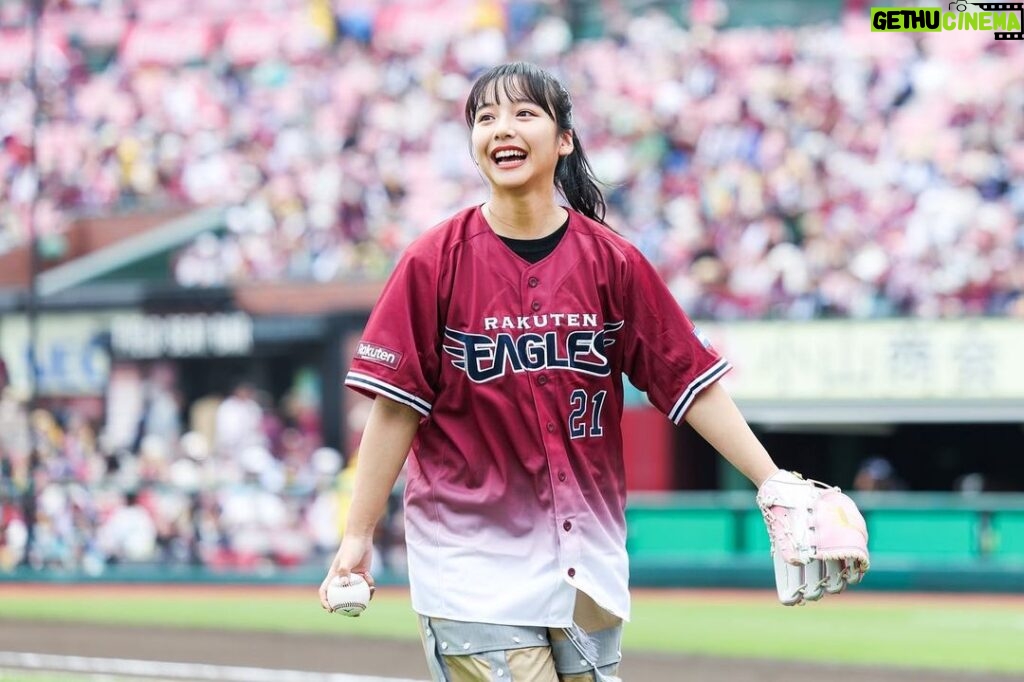 Suzu Yamanouchi Instagram - 始球式楽しかったー！！！ 次は絶対届くように投げます！！！！！！！！ #楽天イーグルス