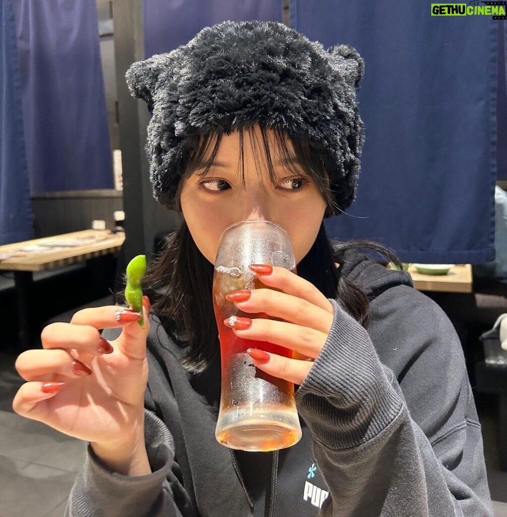 Suzu Yamanouchi Instagram - 昨日の夜編んだ猫耳帽🐱🧶 可愛い毛糸に出会えるとわくわくするね