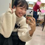 Suzu Yamanouchi Instagram - メイクさんもピースしてくれた✌️