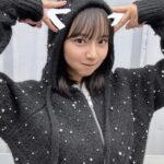Suzu Yamanouchi Instagram - 新しいお洋服買ったりきちんと写真に収めようと努力したりな日々なんやけどみんなカラコンしてる？ 山之内がイメージキャラクターをさせて頂いているベルミー(@belleme.official )天才的な可愛さだからまたご紹介させてください🙆‍♀️ 1〜3枚目で付けているのはティアーブラウン👀 つけた瞬間目うるっうるになるよ すっぴんにもナチュラルメイクにも何にでも合うからお家でぬくぬくしてたいけど鏡見た時の自分がいつもより可愛くて嬉しくなる系カラコンです もちろんお出かけやデートにも👍 4～5枚目はヘーゼルリング ナチュラルなのに目がはっきりくっきりうるるんとする👀 目元がはっきりして映像でも静止画でも盛れる！！ 撮影の日とかパーツをはっきり見せたいなって日はこれ！！ 絶対試してみてほしい、、 冬もベルミーと共に楽しもうね🎅 #ベルミー #belleme #カラコン #カラコンレポ #ナチュラルカラコン #pr ――― ※装用時の見え方には個人差があります ※個人の感想です 販売名:SPワンデー　H-UVC　承認番号:22900BZX00423000 ―――