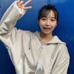 Suzu Yamanouchi Instagram - 新しいお洋服買ったりきちんと写真に収めようと努力したりな日々なんやけどみんなカラコンしてる？ 山之内がイメージキャラクターをさせて頂いているベルミー(@belleme.official )天才的な可愛さだからまたご紹介させてください🙆‍♀️ 1〜3枚目で付けているのはティアーブラウン👀 つけた瞬間目うるっうるになるよ すっぴんにもナチュラルメイクにも何にでも合うからお家でぬくぬくしてたいけど鏡見た時の自分がいつもより可愛くて嬉しくなる系カラコンです もちろんお出かけやデートにも👍 4～5枚目はヘーゼルリング ナチュラルなのに目がはっきりくっきりうるるんとする👀 目元がはっきりして映像でも静止画でも盛れる！！ 撮影の日とかパーツをはっきり見せたいなって日はこれ！！ 絶対試してみてほしい、、 冬もベルミーと共に楽しもうね🎅 #ベルミー #belleme #カラコン #カラコンレポ #ナチュラルカラコン #pr ――― ※装用時の見え方には個人差があります ※個人の感想です 販売名:SPワンデー　H-UVC　承認番号:22900BZX00423000 ―――