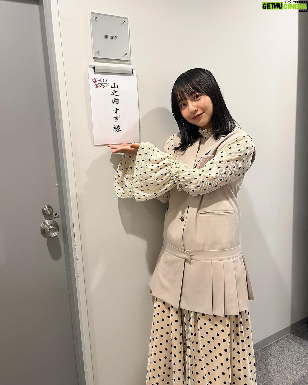 Suzu Yamanouchi Instagram - 最近の衣装👗💫 【TBS アッコにおまかせ!(8/20生放送)】 ・トップス @nontokyo_official ・ベスト、パンツ @createclair @the.pr_ ・靴 @camper_japan 【関西テレビ よ〜いドン!(10/4生放送)】 ・ブラウス @reedit_official @the.pr_ ・ジャケット @tiit_tokyo @the.pr_ ・スカート @carolina_glaser