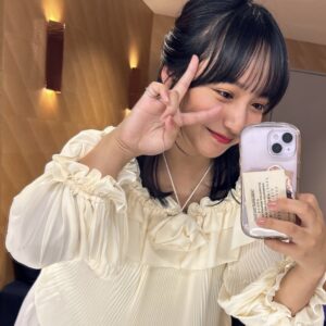 Suzu Yamanouchi Instagram - なんだかすごくゆるふわ清楚じゃない？🌼
大阪での仕事の後だったので関西弁が強く出過ぎるのは必死に抑えましたが無理でした😇
まだまだ話し足りないですね。
早く木曜日になれ！！

#バチェラー座談会