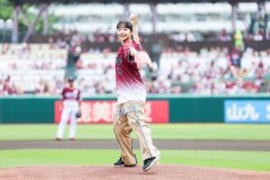 Suzu Yamanouchi Instagram - 始球式楽しかったー！！！
次は絶対届くように投げます！！！！！！！！
#楽天イーグルス