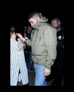 Suzy Antonyan Instagram - @champagnepapi If you’re reading this, it’s NOT too late!! I was so nervous to hug Drake 😩 here’s some pics of us tryna high five lmao Love you!! ♥️♥️ Los Angeles, California