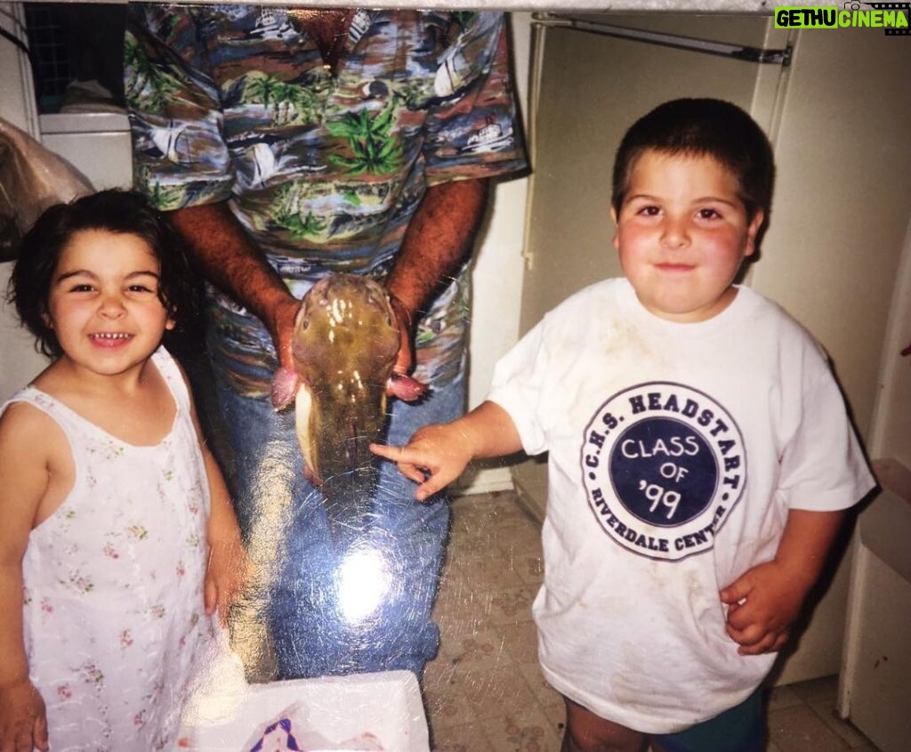 Suzy Antonyan Instagram - Here’s a picture of me, a fish, and my brother @nickantonyan. Today is Nick’s birthday & my mom forced me to be nice to him so, i guess I have to 🤷🏼‍♀️ You do everything you set your mind to & that is your greatest gift. I’m wishing you a lifetime of success, wealth & happiness. I didn’t say health cause who are we kidding? We don’t got that shit. ( haha 😂) Anyway, happy birthday! Love you & I hope you enjoy your day 😘♥️♥️♥️💘 Los Angeles, California