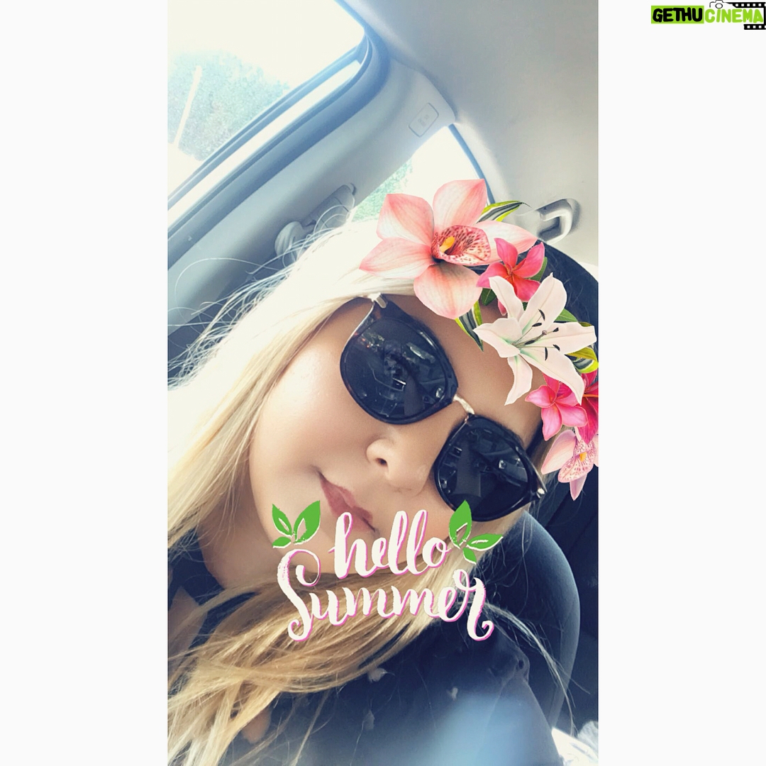 Suzy Antonyan Instagram - Texted my prick brother for a caption, but like always he’s useless. Los Angeles, California