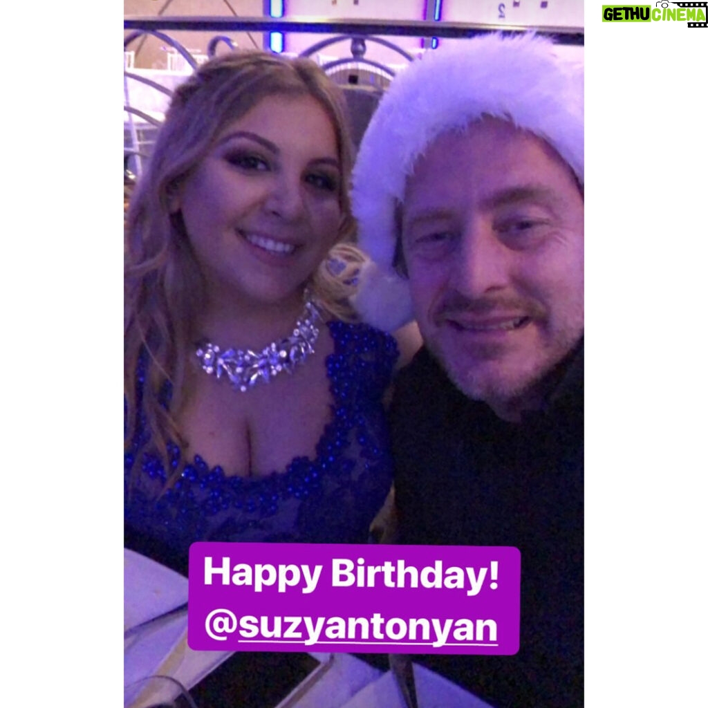 Suzy Antonyan Instagram - Tonight was just amazing!! ✨Love you all so so much ♥️This was probably one of THE best birthdays ever ♥️♥️😘😘😘 thank you to these beautiful people for making my day so special, love you all so much ♥️♥️ and to everyone who wished me a happy birthday, thank you guys!! Love you 😘😘♥️♥️ #22ndbirthday Los Angeles, California