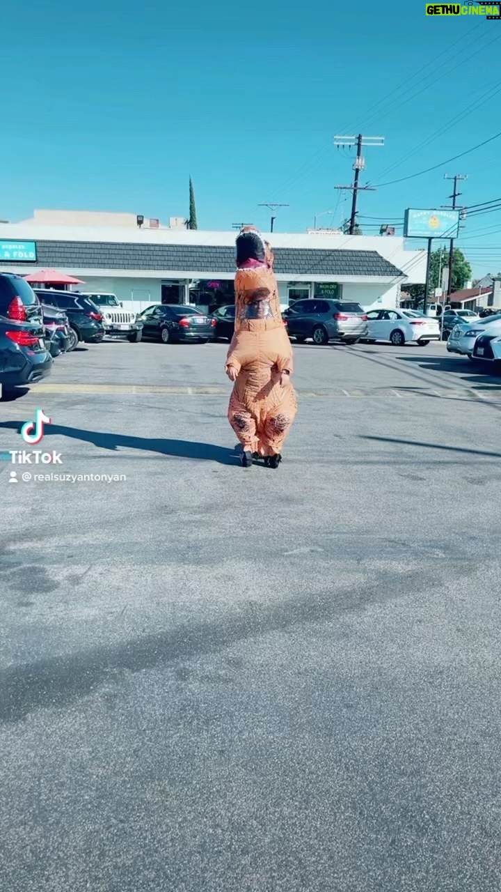 Suzy Antonyan Instagram - HAHAHAHA 😂😂🦖👻