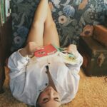 Suzy Antonyan Instagram - Maybe if I lay upside down I’ll be able to read it
