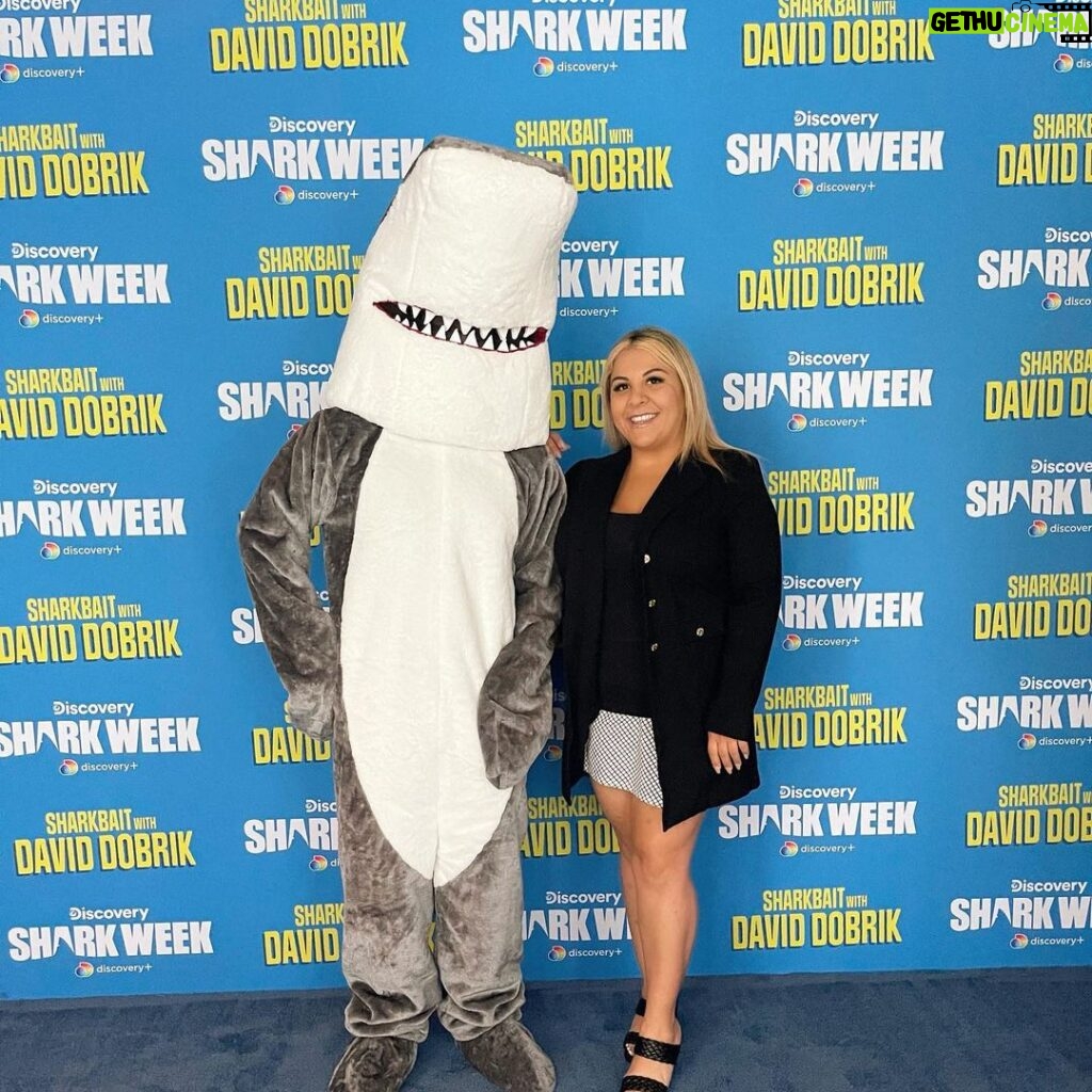 Suzy Antonyan Instagram - Aghhhh!!!! SO FREAKING EXCITED TO ANNOUNCE THIS!!!! My friends and I were on #sharkweek!!!! Tune in to @discoveryplus to watch it ♥️♥️♥️ we all had such a great time filming this!!!! And we’re so excited for you all to watch it and laugh with us ♥️♥️♥️🦈🦈🦈