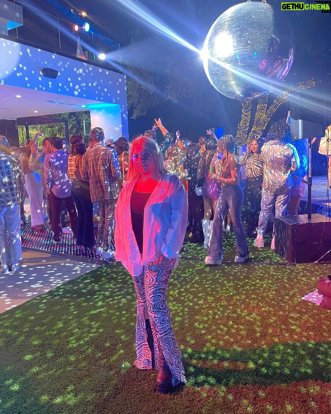 Suzy Antonyan Instagram - Sometimes I admire the present to feel like I’m in the past #70s