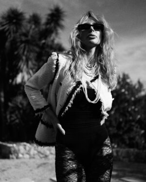 Svetlana Loboda Instagram - Однажды визит в Актау в Казахстане изменил мою жизнь. 

Я очень люблю эту страну.. её богатую культуру, открытых людей,  их честь и уважение к своей родине. 

И новая special edition моего последнего трека - маленькая благодарность вам за любовь, за поддержку меня и моей страны, за тепло и эмоции, за каждый концерт и каждую встречу. 

Менің жаңа әнім ұнайды деп сенемін, сұлу Қазақстан! ❤️

#актауницца