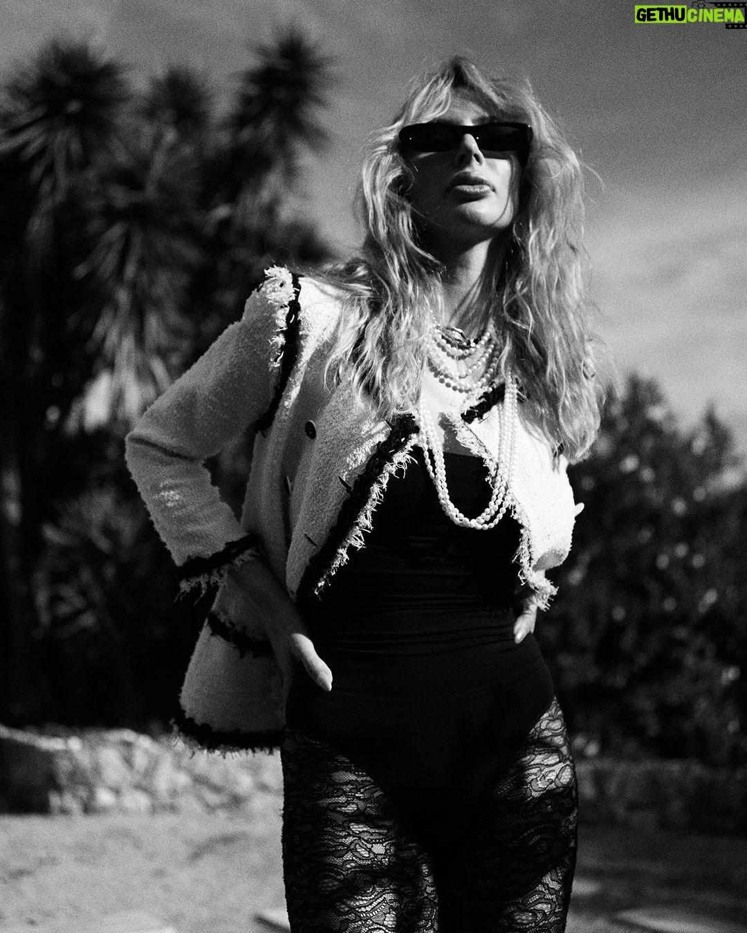Svetlana Loboda - 54.7K Likes - Однажды визит в Актау в Казахстане изменил мою жизнь.
Я очень люблю эту страну.. её богатую культуру, открытых людей, их честь и уважение к своей родине.
И новая special edition моего последнего трека - маленькая благодарность вам за любовь, за поддержку меня и моей страны, за тепло и эмоции, за каждый концерт и каждую встречу.
Менің жаңа әнім ұнайды деп сенемін, сұлу Қазақстан! ❤️
#актауницца