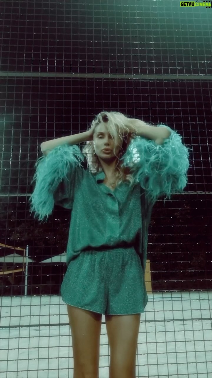 Svetlana Loboda Instagram - обидва посміхаємось хоча паршиво бо це кохання нас дико прошило 🫀 #КиївНіцца