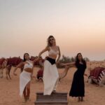 Svetlana Loboda Instagram - Мы все 👧🐫 ждём вас на концерте !!!😀😁 @verdebeachdubai @katya_kuzmenko1 @valeriiashy