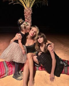 Svetlana Loboda Instagram - В такий складний час моє єдине бажання - щоб наші діти росли у мирі Нехай усі війни закінчаться. Нехай усі діти будуть здорові. Нехай усі ми будемо щасливі. Цінуйте кожен день, кожну хвилину. Люблю вас ❤️ та дякую за всі ваші побажання ! __ In this difficult time, my only wish - Is for our children to grow up in peace. May all wars end. May all children be healthy . May all of us all be happy. Cherish every day and every minute. Love you ❤️ Thank you for all the wishes! #happybirthday