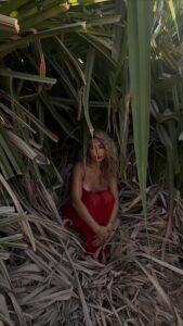Svetlana Loboda Instagram - Лучший момент, чтобы сказать «я люблю тебя» - сейчас. Время уходит, жизнь непредсказуема, а любовь - бесконечна… #девочкаmix #madeinUmix #number1inUkraine