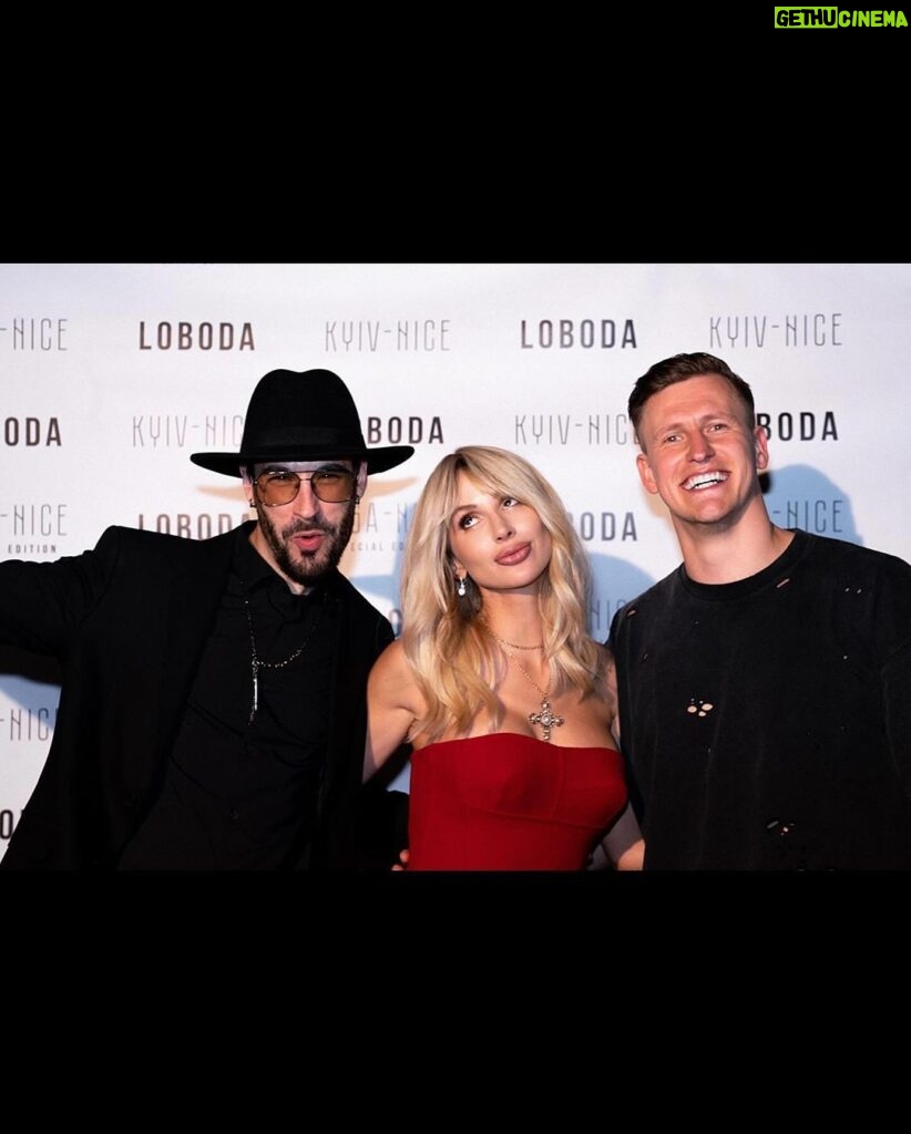 Svetlana Loboda Instagram - 1.11.23 состоялась презентация альбома «made in U mixes” в Риге ! И специальный подарок трек « Рига-Ницца» 🇱🇻 ❤️ уже сегодня ночью