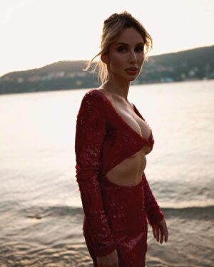 Svetlana Loboda Instagram - Як дитина радію, коли вам подобається те, що подобається мені ❤️

#КиївНіцца - історія, що з різними іменами та назвами міст сьогодні живе в кожному з нас. В головній ролі -завжди любов...

Читаю ваши коментарі.
Дякую вам за все❤️

#КиївНіцца 
 Foto by @dimahoncharov @vetrova_sasha_
