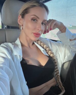 Svetlana Loboda Instagram - коса до поясу😁