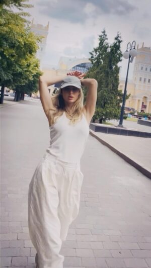 Svetlana Loboda Instagram - Харківʼяни, несіть і надалі прапор незламності! Ви - завжди приклад для кожного з нас. З Днем народження вашого міста! Харків💙💛