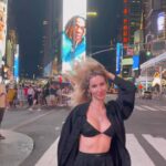 Svetlana Loboda Instagram - Come back, one step Lost on the net We tried to avoid but What is the point? Among these doors, events and whores Wherever it takes, do not push your brakes #memories🎧🔥🔥