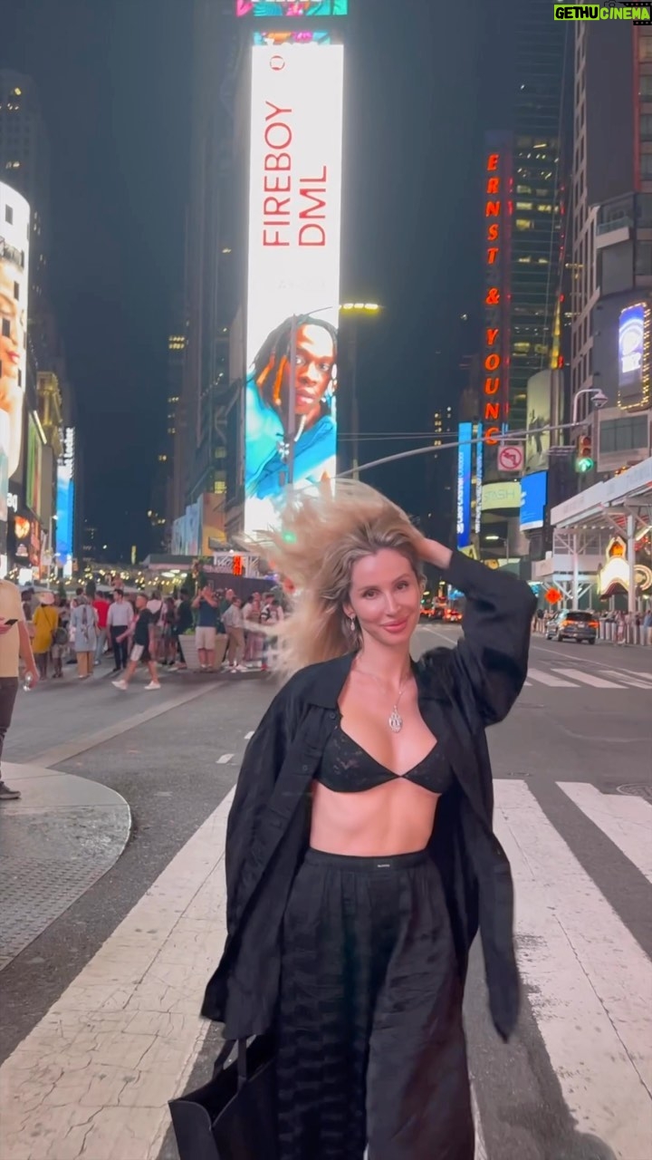 Svetlana Loboda - 65.5K Likes - Come back, one step
Lost on the net
We tried to avoid but
What is the point?
Among these doors, events and whores
Wherever it takes, do not push your brakes
#memoriesš§š„š„