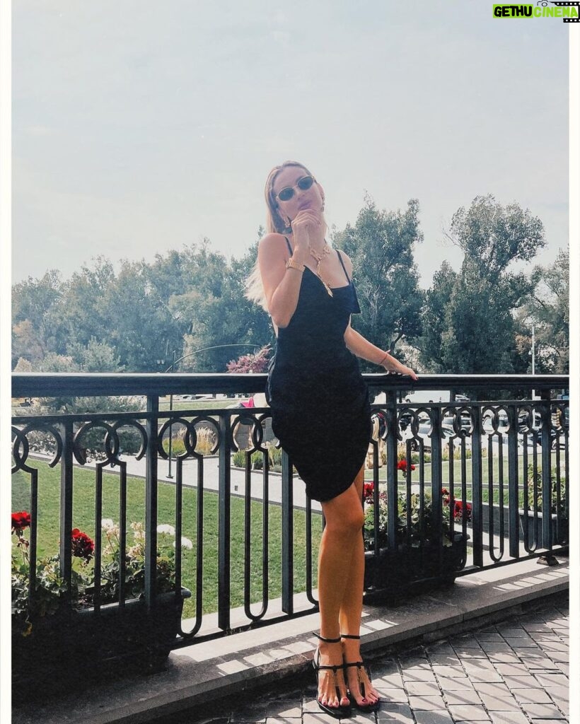 Svetlana Loboda Instagram - как вы думаете, где я ?☺️