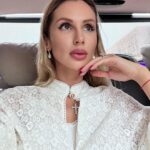 Svetlana Loboda Instagram - Я обожаю возвращаться в Казахстан. Здесь уникальная культура и невероятные люди. Совсем недавно была Астана и Семей, а сегодня вновь мой любимый город - Алматы. В перерывах между интервью …предвкушаю незабываемый вечер .. До встречи на концерте! Мен бәрін күтемін ❤️🇺🇦🇰🇿