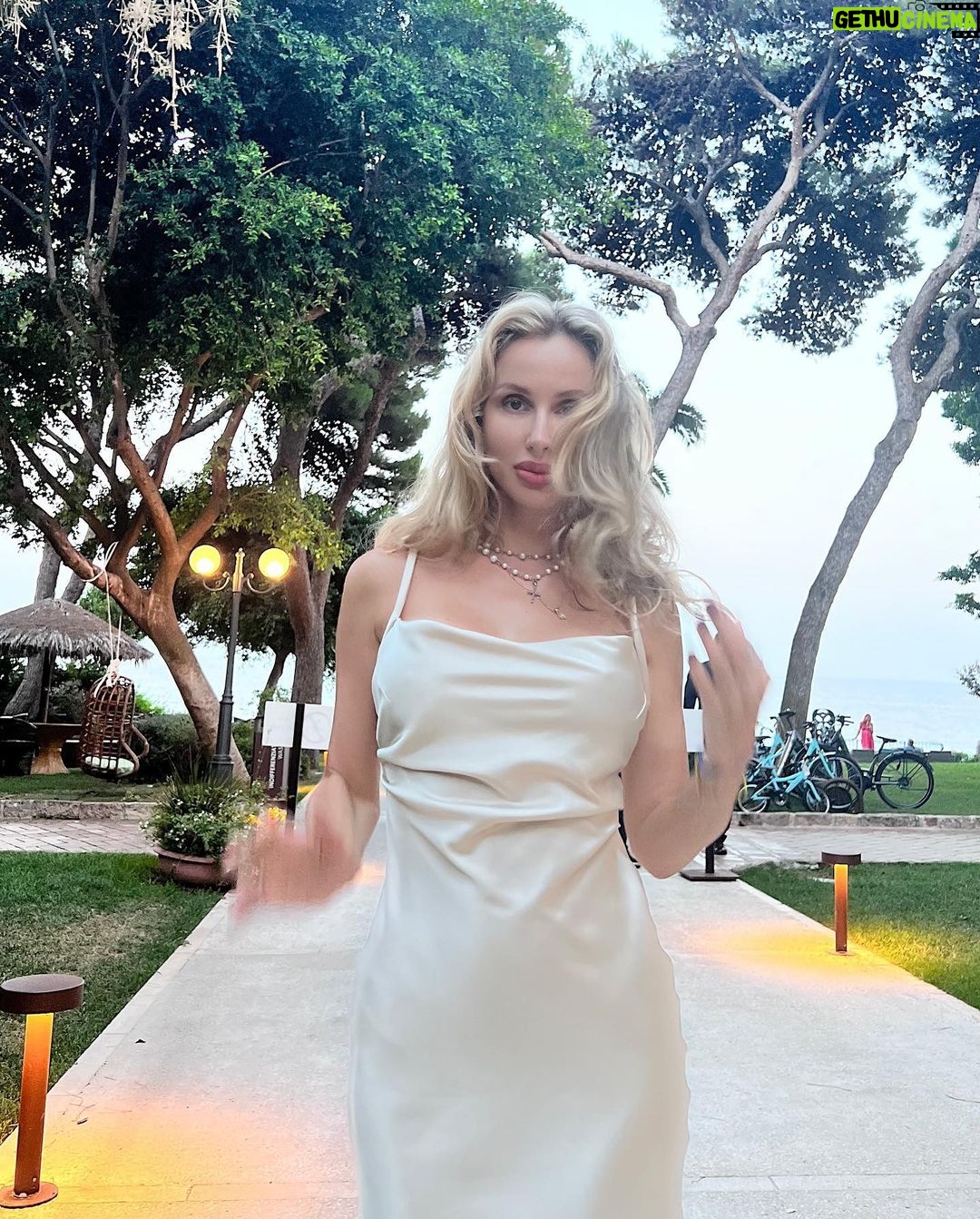 Svetlana Loboda Instagram - Time doesn’t exist. Moments do …🕊️