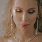 Svetlana Loboda Instagram - Кожен концерт в Кишиневі - це велика тепла хвиля любові, що накриває мене з головою. Дякую вам! І напереродні Дня Незалежності Молдови хочу побажати вашому прекрасному народу вічного щастя, процвітання, миру і свободи. Спасибі за таку самовіддану підтримку України 🇺🇦❤️🇲🇩 ___ Every concert in Chisinau is a great warm wave of love that engulfs me completely. Thank you! And right before Moldova's Independence Day, I want to wish your wonderful people eternal happiness, prosperity, peace, and freedom. Thank you for such dedicated support of Ukraine 🇺🇦❤️🇲🇩