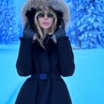 Svetlana Loboda Instagram - В детском саду я впервые примерила образ Снежной королевы.. он мне понравился. Оказалось, что казаться сильной и недоступной - это удобно. Так он закрепился за мной по жизни и сегодня это часть образа бренда Loboda. Вот так всю жизнь мы примеряем разные образы … но главное, вовремя найти настоящего себя🙃 Lapland, Finland