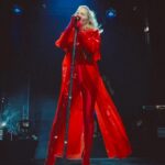 Svetlana Loboda Instagram - Я стою на сцені, але моя сила - в залі. В кожному вашому погляді.. Цей вечір в Ешторілі вкотре нагадав, що з єдністю в серці ми непереможні ❤️🇺🇦 ___ Although I stand on stage, my strength is in the audience. In each and every one of your gazes... This evening in Estoril once again reminded me that with unity in our hearts, we are invincible ❤️🇺🇦