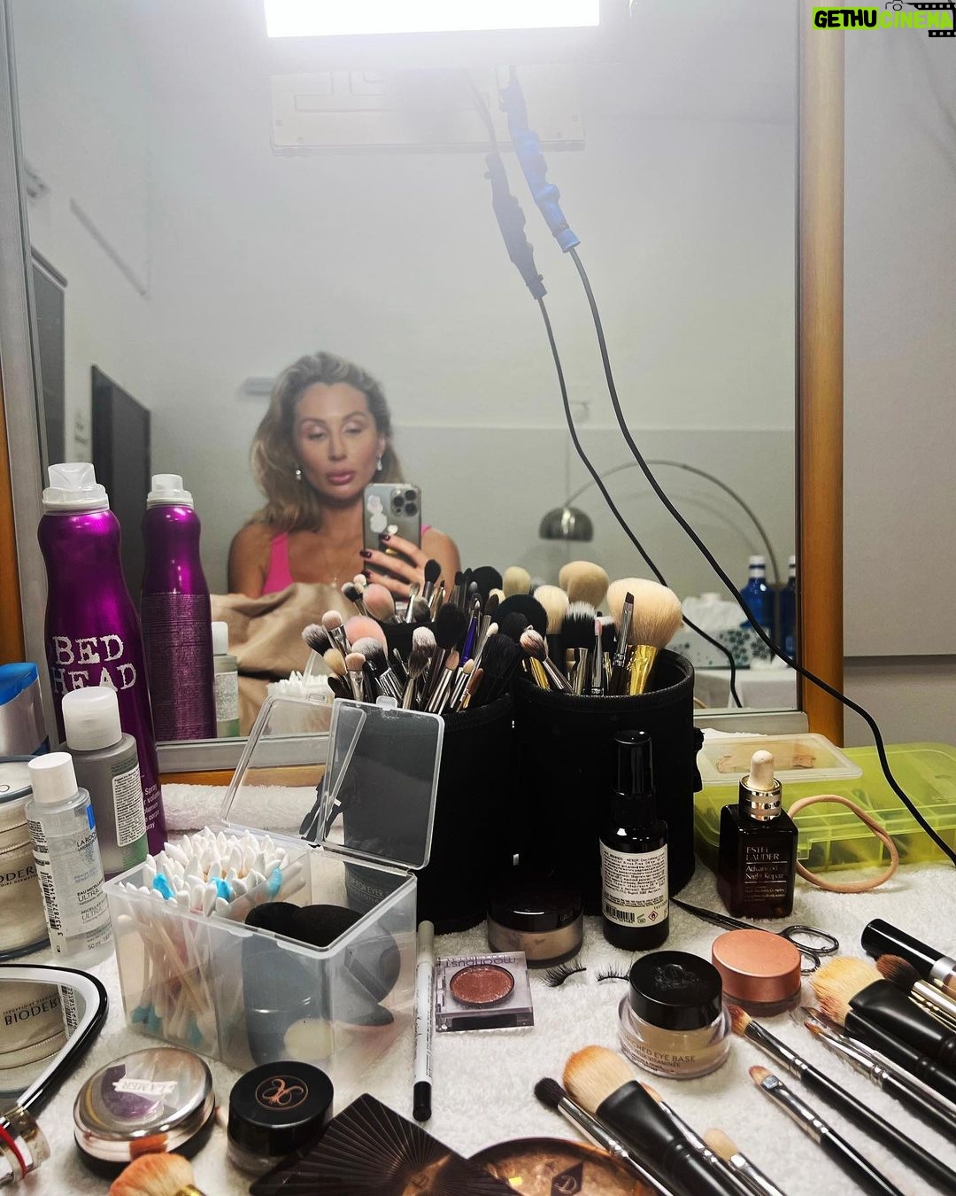 Svetlana Loboda - 59.9K Likes - Кожен концерт - марафон. І до них потрібно готуватися. Рахую хвилини до зустрічі, Аліканте! 🔥🇪🇸
_____
Cada concierto es un maratón. Y hay que prepararse para ellos. ¡Cuento los minutos para verte, Alicante! 🔥🇪🇸