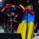 Svetlana Loboda Instagram - Ніцца! Гарячі серця, що розігнали хмари ❤️ Сьогодні цілий день ловлю флешбеки вчорашньої магії на сцені. Яке щастя мати вас, таких рідних, в кожному куточку світу… і співати з вами в унісон. Spogady, що звучали live вперше для вас і спогади, що залишаться в моїй памʼяті назавжди. Дякую вам! 🇺🇦🇫🇷 P.S And thanx for loving my special secret surprise SO much🤫😉 To be continued …