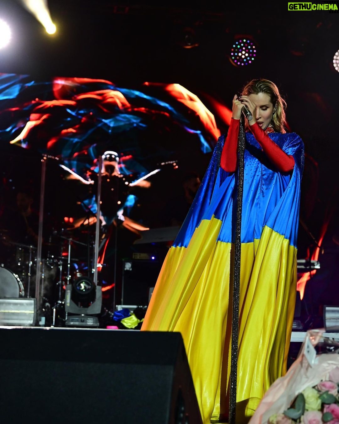 Svetlana Loboda - 56.5K Likes - Ніцца! Гарячі серця, що розігнали хмари ❤️
Сьогодні цілий день ловлю флешбеки вчорашньої магії на сцені. Яке щастя мати вас, таких рідних, в кожному куточку світу… і співати з вами в унісон.
Spogady, що звучали live вперше для вас і спогади, що залишаться в моїй памʼяті назавжди. Дякую вам! 🇺🇦🇫🇷
P.S And thanx for loving my special secret surprise SO much🤫😉 To be continued …