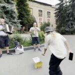 Svetlana Loboda Instagram - Найважливіші дороги - ті, які не мають фінальної точки прибуття, а набувають сенсу в самому шляху… Кілька тижнів в машині, тисячі кілометрів, сотні історій і очей… Вперше відклавши абсолютно всі інші справи і не звертаючи додому. Я звикла бачити Україну через вікно машини, нестримно поспішаючи на виступи, знімальні майданчики, студії запису. Зараз мені необхідно було її відчути, незважаючи на те, скільки часу на це піде і хто та що про це напише. Ми спали в машині, обідали на заправках, пили чай на кухнях з волонтерами, обіймали військових у госпіталях і заглушали співом свист ракет на нулі. Це була моя дорога. Дорога, яку я мала пройти. Бо не існує довгих доріг для тих, хто обирає правду та з вірою в серці рухається тільки вперед.