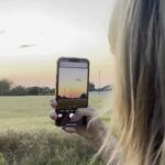 Svetlana Loboda Instagram - Найважливіші дороги - ті, які не мають фінальної точки прибуття, а набувають сенсу в самому шляху… Кілька тижнів в машині, тисячі кілометрів, сотні історій і очей… Вперше відклавши абсолютно всі інші справи і не звертаючи додому. Я звикла бачити Україну через вікно машини, нестримно поспішаючи на виступи, знімальні майданчики, студії запису. Зараз мені необхідно було її відчути, незважаючи на те, скільки часу на це піде і хто та що про це напише. Ми спали в машині, обідали на заправках, пили чай на кухнях з волонтерами, обіймали військових у госпіталях і заглушали співом свист ракет на нулі. Це була моя дорога. Дорога, яку я мала пройти. Бо не існує довгих доріг для тих, хто обирає правду та з вірою в серці рухається тільки вперед.