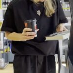 Svetlana Loboda Instagram - Найважливіші дороги - ті, які не мають фінальної точки прибуття, а набувають сенсу в самому шляху… Кілька тижнів в машині, тисячі кілометрів, сотні історій і очей… Вперше відклавши абсолютно всі інші справи і не звертаючи додому. Я звикла бачити Україну через вікно машини, нестримно поспішаючи на виступи, знімальні майданчики, студії запису. Зараз мені необхідно було її відчути, незважаючи на те, скільки часу на це піде і хто та що про це напише. Ми спали в машині, обідали на заправках, пили чай на кухнях з волонтерами, обіймали військових у госпіталях і заглушали співом свист ракет на нулі. Це була моя дорога. Дорога, яку я мала пройти. Бо не існує довгих доріг для тих, хто обирає правду та з вірою в серці рухається тільки вперед.