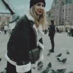 Svetlana Loboda Instagram - - Символ нежности и мира в центре городской суеты … 🕊️ и как же хочется, чтобы один из них наконец принес ту самую счастливую весть…