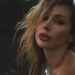 Svetlana Loboda Instagram - Тримай мене у руці Немов надію останню.. Якби пісня #MENTOR була емоцією, то якою? ____ If #MENTOR was an emotion, which one would it be?