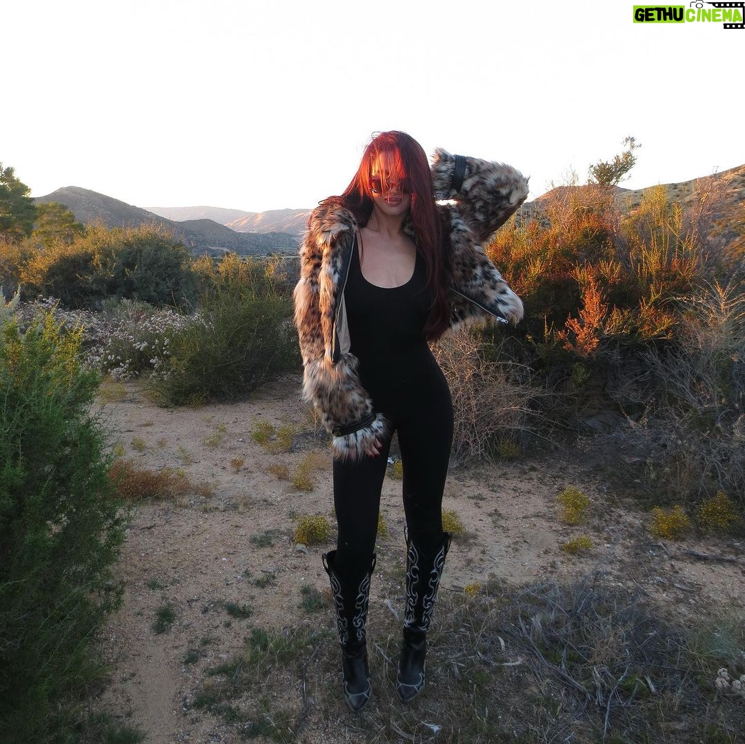 Sydney Paight Instagram - Libra festivities Mojave Desert