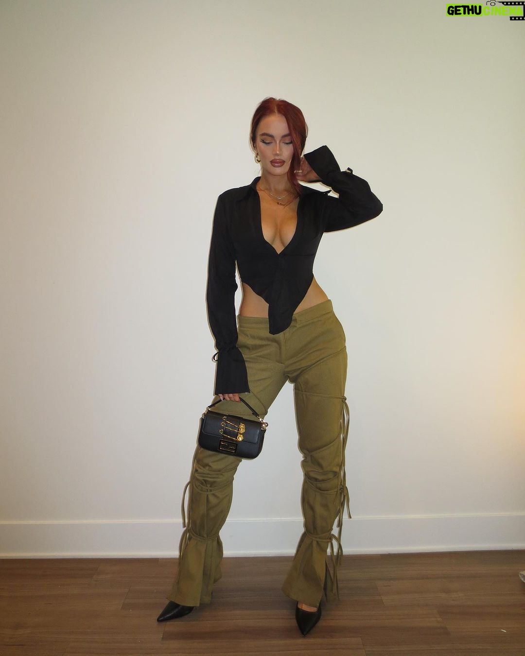 Sydney Paight Instagram - Homebody @prettylittlething obsessed with the new PLT label 🔥 amazing quality inspired by the runway Los Angeles, California