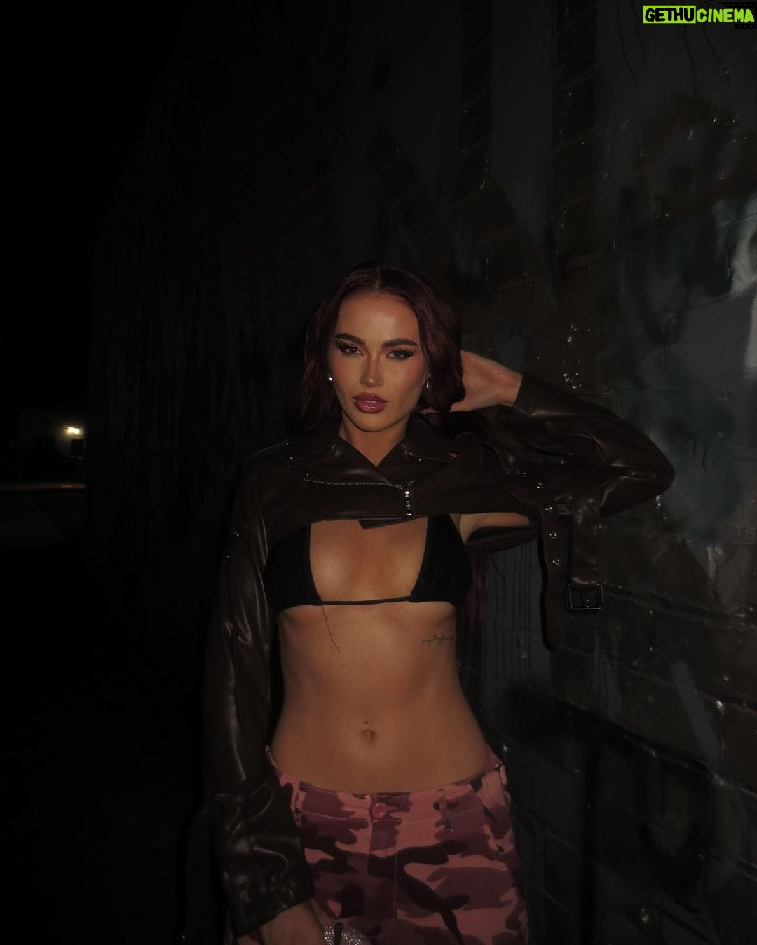 Sydney Paight Instagram - You see me in the alley, Wyd? ⬇️ @FashionNova Los Angeles, California